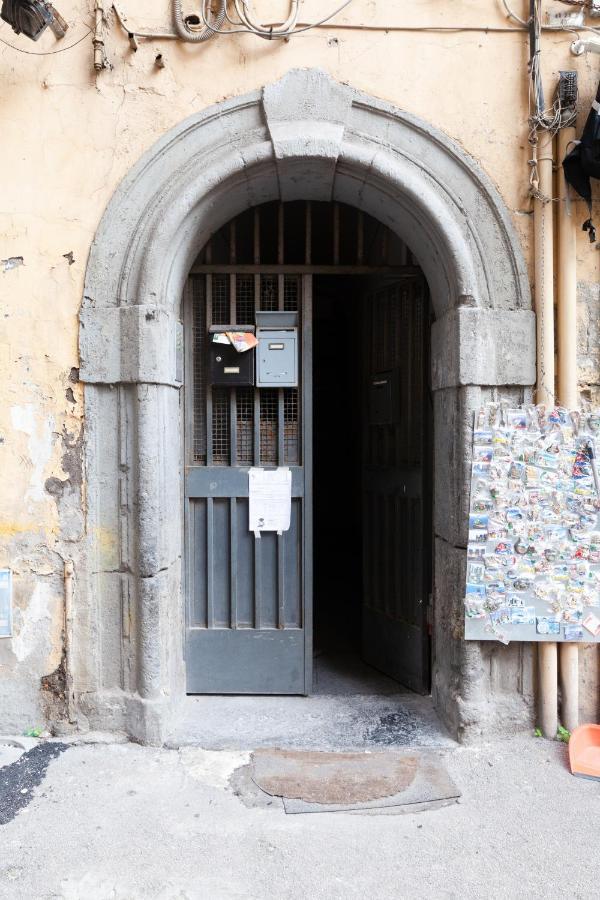 Appartamento Moderno Nel Centro Storico Napoli Bagian luar foto