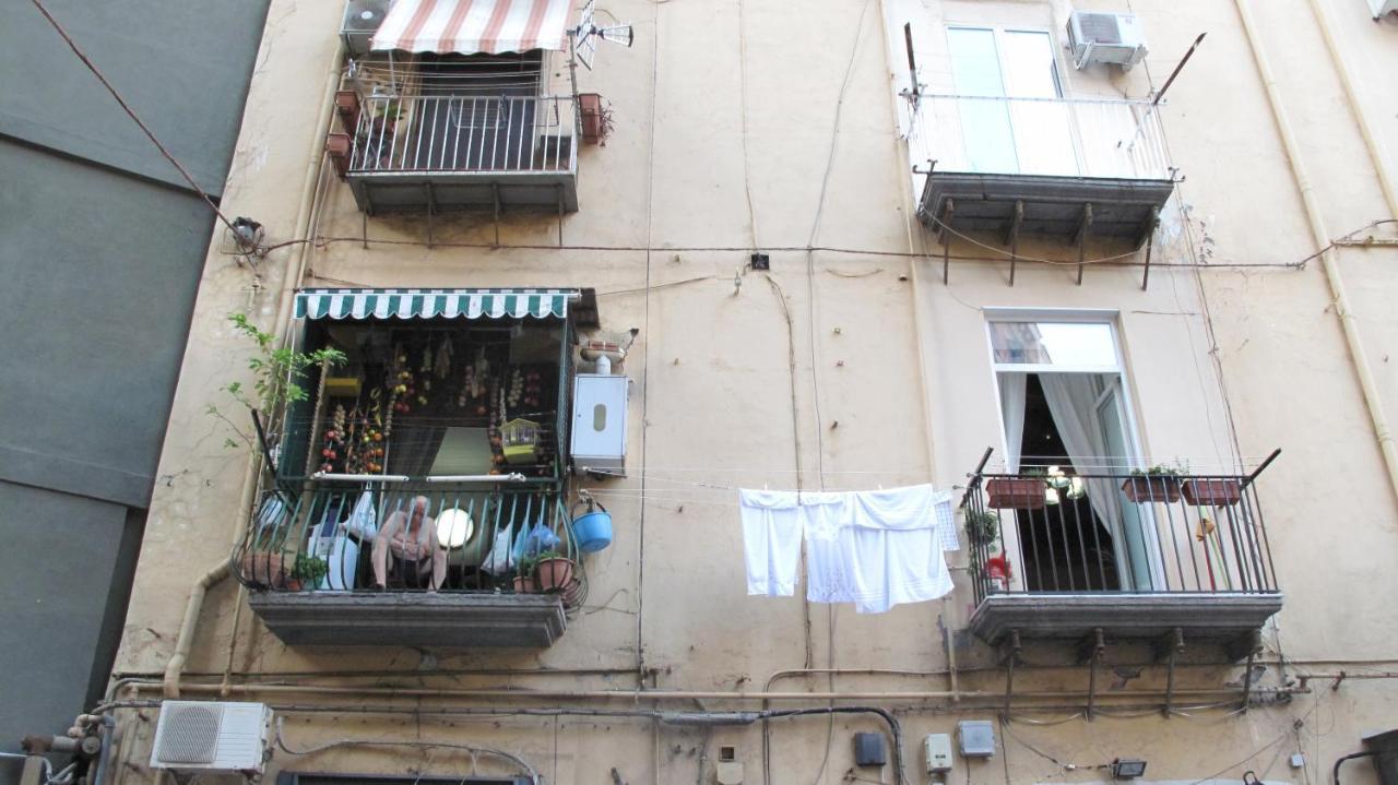 Appartamento Moderno Nel Centro Storico Napoli Bagian luar foto