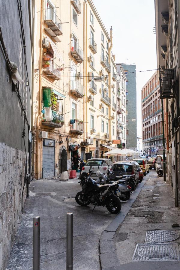 Appartamento Moderno Nel Centro Storico Napoli Bagian luar foto